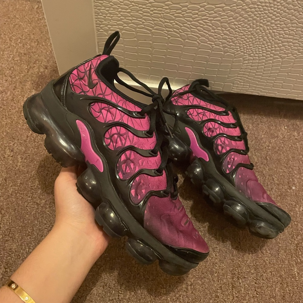 purple nike air vapormax plus
